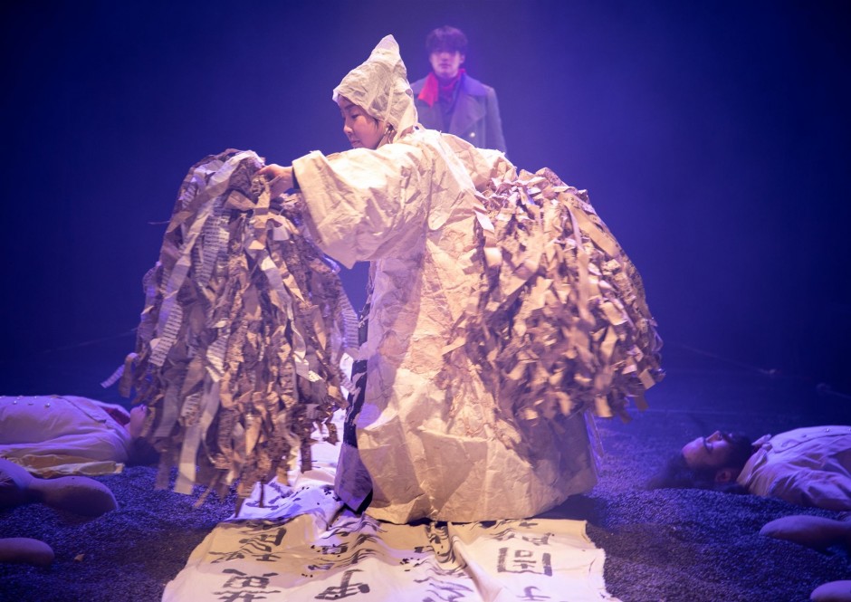 The performance AFTER WAR takes the audience into the claustrophobic universe of war